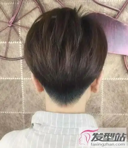 女生后面推掉短发 洋气清爽释放个性