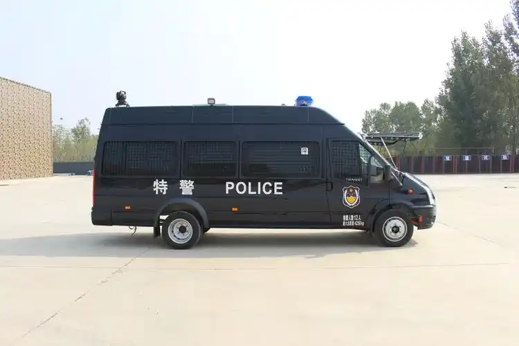 巡控维稳新利器格仑特量身定制防暴运兵车
