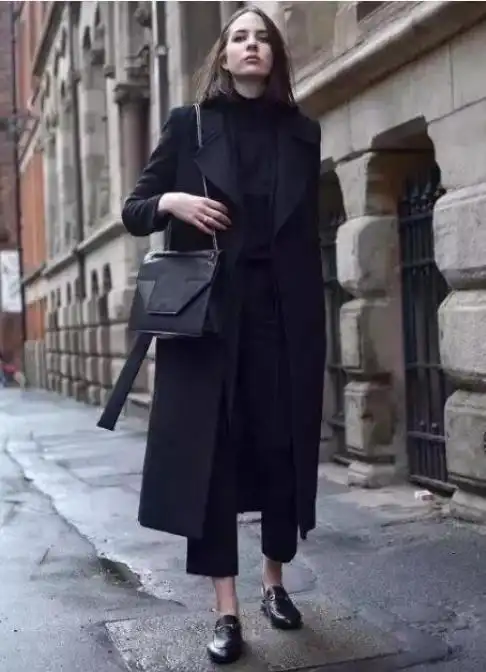 黑色裤子怎么搭配鞋子?