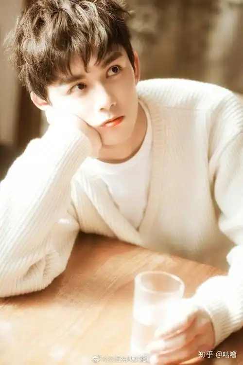 乔琪本乔:混血感 孩子气的残忍和坦率 眼神杀 可恨又让人恨不起来