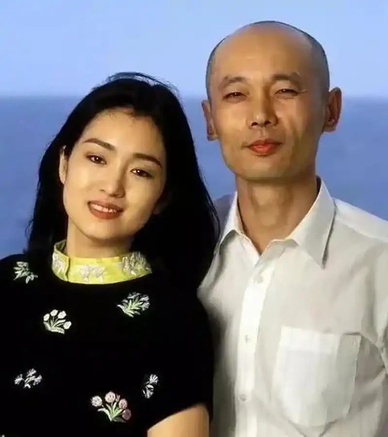 有一次,葛优拍戏拿到片酬上交,妻子贺聪二话不说就在北京买了4套房