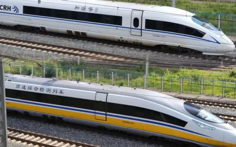 高速综合检测列车crh380bj-0301,crh380bl-5510通过皇姑屯天桥