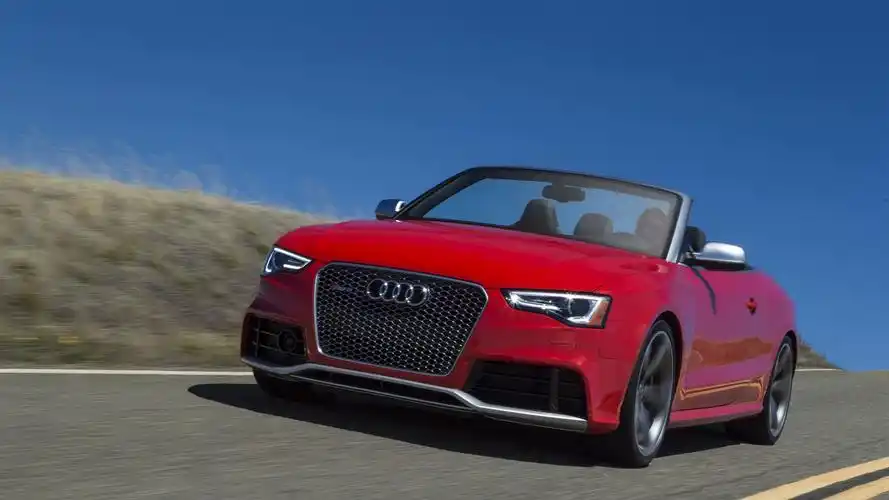 奥迪rs5敞篷跑车