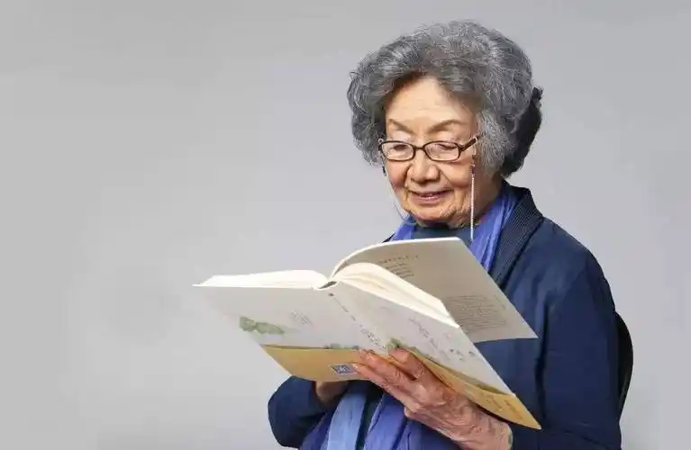 再烂的婚姻也没拖垮她这位真名媛