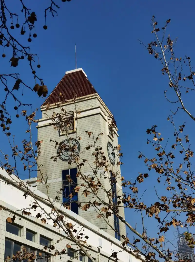 寻找山东最美大学校园山东政法学院查鲁叶文质山政薪火传