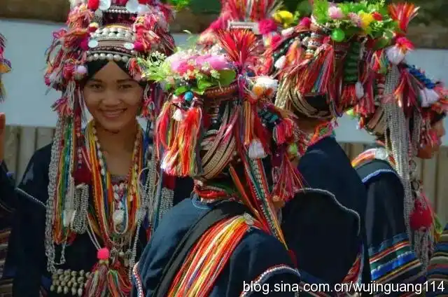 云南哈尼族阿卡人欢度嘎汤帕节图