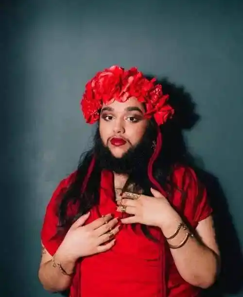 世界上第一位长胡子的女模特,比张飞还要彪悍,还破吉尼斯记录_汉娜