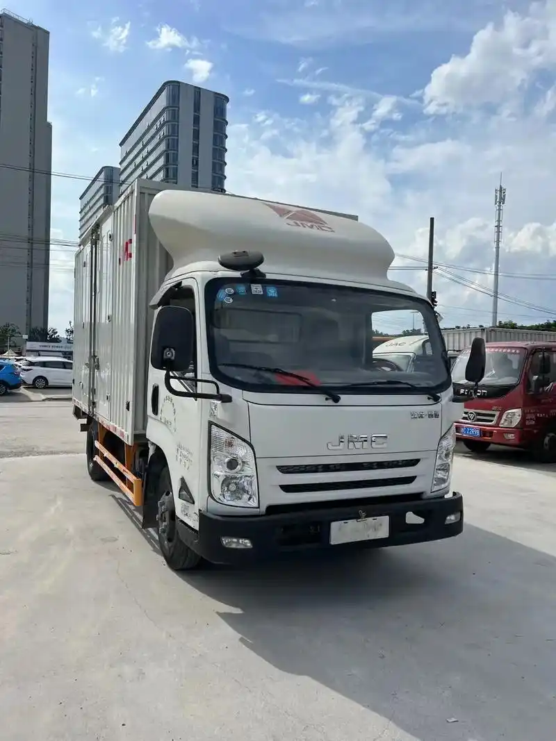 江铃凯运厢式42米货车