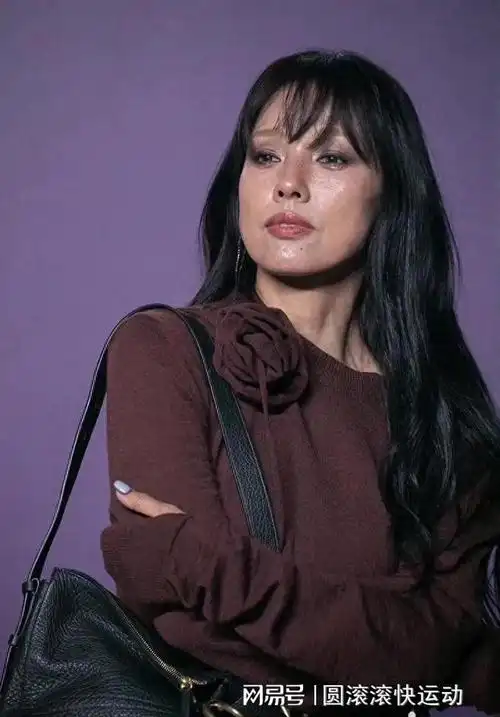 首尔品牌活动顶级星光闪耀女神李孝利却苍老得让人不敢认