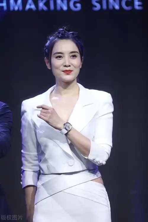 宋佳亮相近照身高看着有180