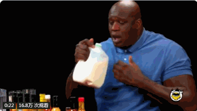 一大波表情包来袭!奥尼尔挑战超级辣翅被当场辣哭