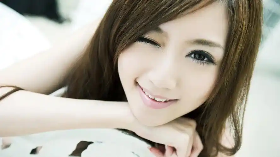 美女高清大图桌面壁纸之养眼美人