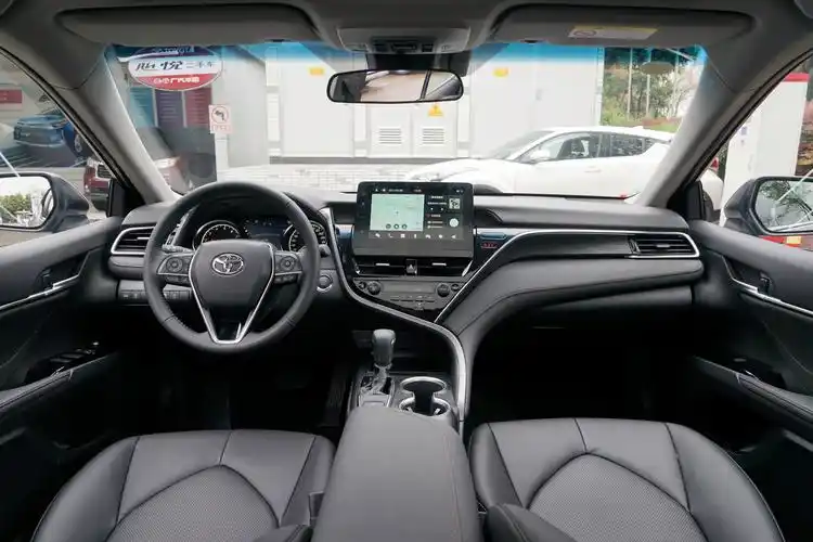 2021款 凯美瑞 2.0g 豪华版内饰