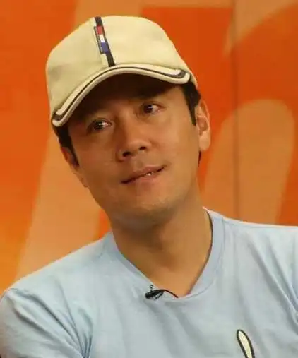 50岁蔡国庆二位前任近照在看看现任妻子秦娟相差十万八千里