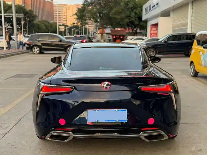 出17年9月雷克萨斯lc500h 安全行驶60000km 原版原漆 碳顶 抬头显