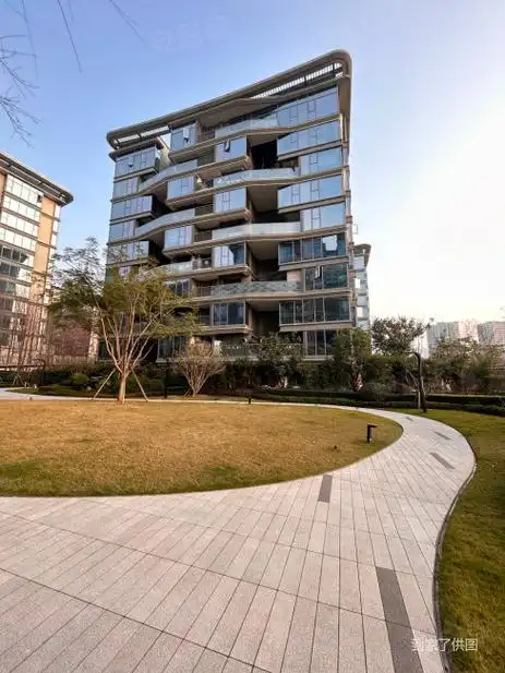 龙湖揽境3室2厅2卫139.95㎡南257万