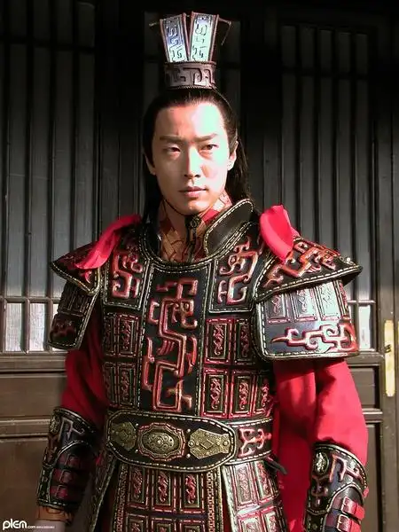 2012年赴我国内地开展,出演《建元风云》,《鸳鸯佩》等电视剧   .