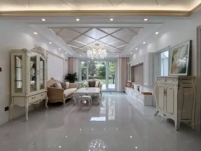 北湖中海 一楼带前后花园 带地下室 欧式装修 随时看房