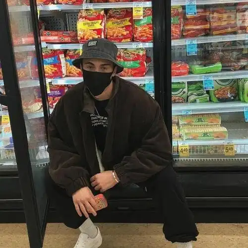 头像男生珍惜人间日常