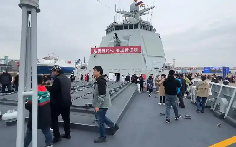 导弹驱逐舰开封舰首次向公众开放,"千里奔赴只为你"