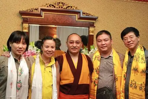 我们此行的目的是一定要到色须寺拜访活佛赤巴的,来青海前