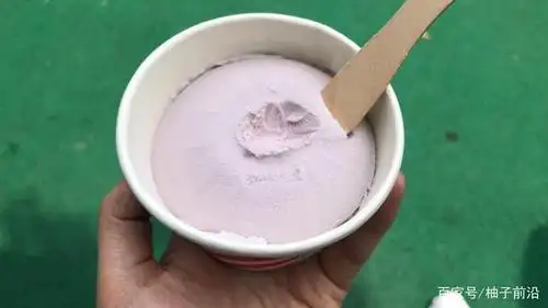 香芋杯:  简称"小碗冰激凌",糕如其名,掀开盖子后,浓浓的香芋味扑鼻