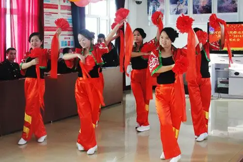 饶河农场军地联欢庆元旦图