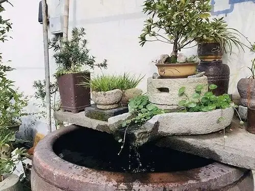 庭院有水缸,遇事先别忙.