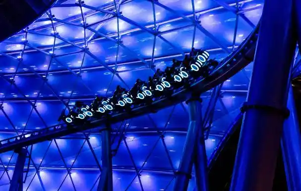 上海迪士尼创极速光轮,创战纪tron legacy来到身边(极速光轮和过山车