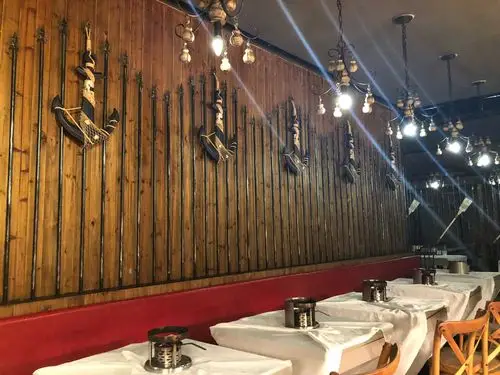 这家自助餐厅装修得就是海盗船主题