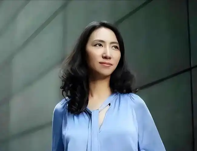 回顾清华才女李一诺辞百万年薪四年生三娃替世界首富花钱