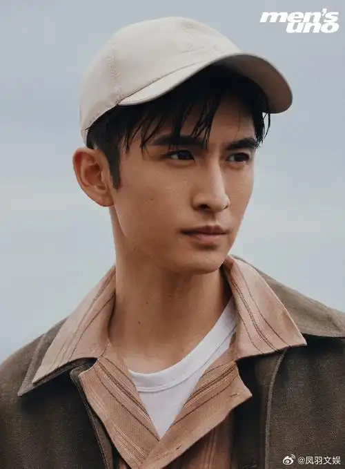 张云龙红色印花衬衫##张云龙夏日海岛风