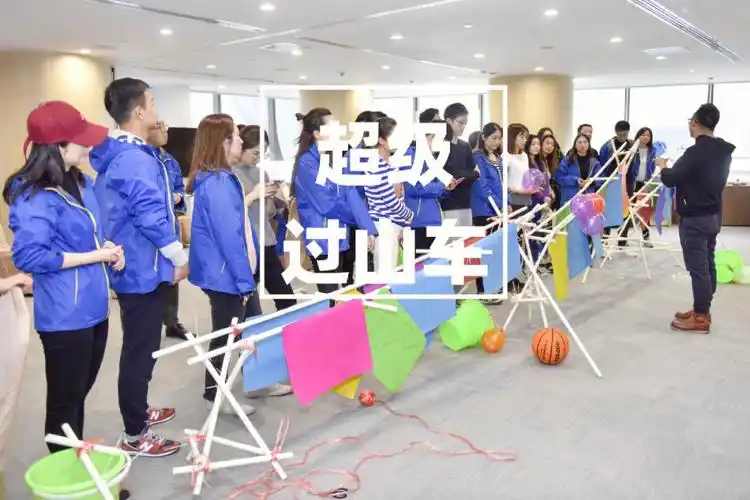 使用特殊的pvc材料设计,建造最具创意及美观的过山车轨道