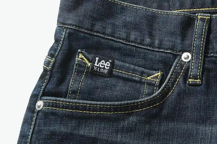 lee男士牛仔裤品牌专属纽扣设计,做工精致