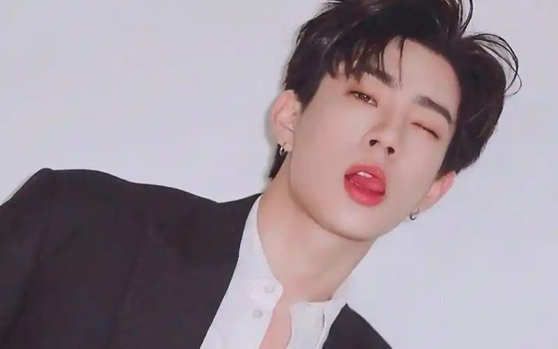 【offgun/关钟鹏】当关大爷穿上西装,我就站亿秒女友粉.