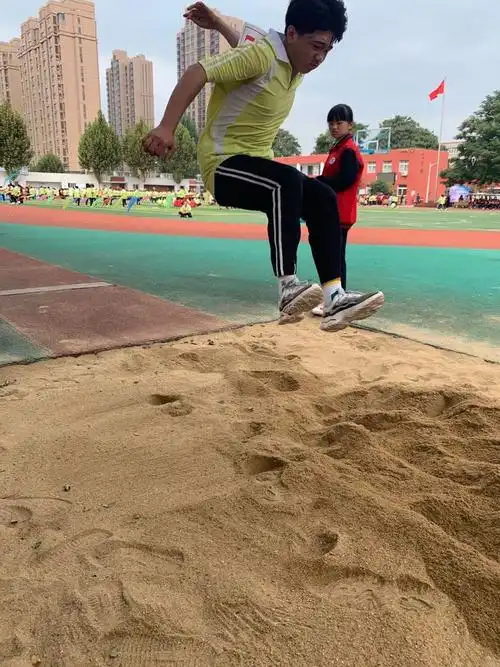 清河县第五中学秋季运动会——跳远