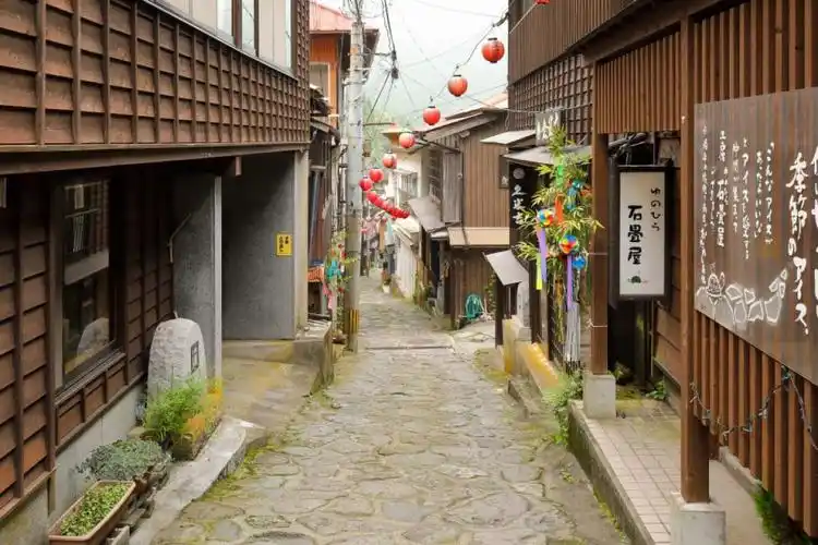 【昭和怀旧街景】漫步日本充满怀旧气氛的石板路小温泉街|绝景日本