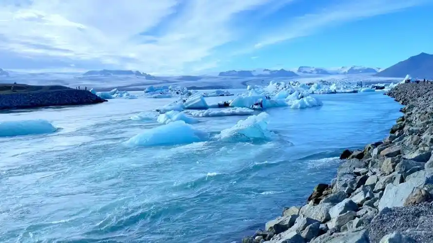 清凉的蓝色,是冰岛夏天的主色调.