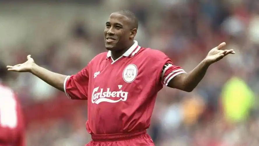 利物浦名宿约翰-巴恩斯表示,曼联生活在过去的辉煌中太久了,就像他