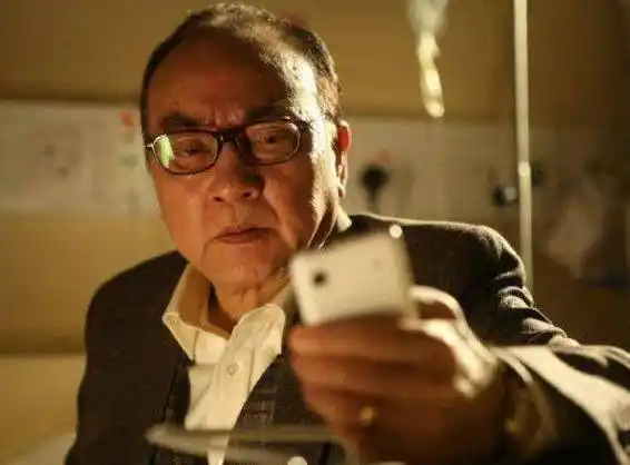 本是杜琪峰的御用男配,却曾点拨周润发上位,现场笑骂曾志伟_卢海鹏