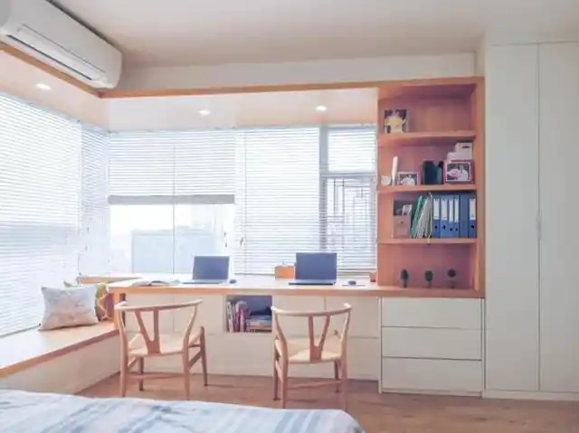 把卧室飘窗做成书桌模式