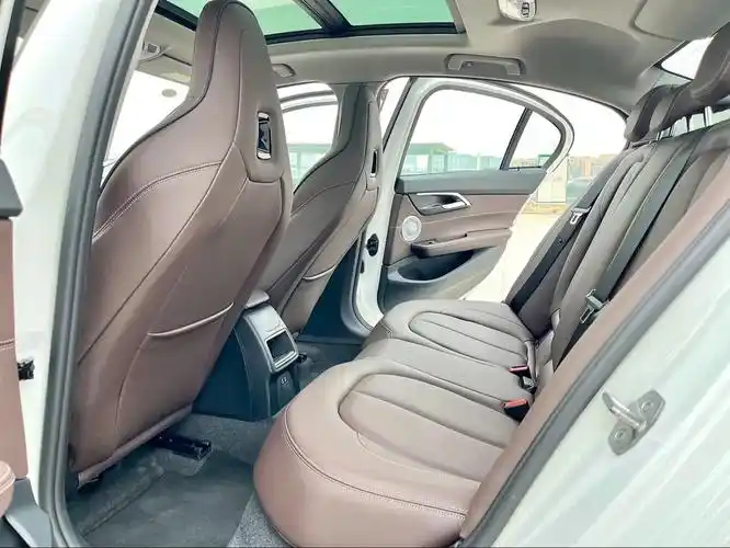 宝马1系 2022款 125i m运动曜夜版 2022年10 - 抖音