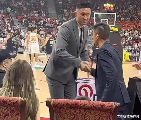 宏远老板娘久违现身!