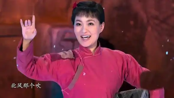 雷佳演唱歌剧《白毛女》插曲:《北风吹-扎红头绳》,好经典!