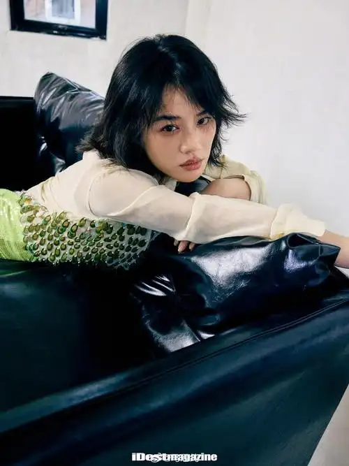 马思纯祝曼城夺冠联动!颜值封神曾是纯欲天花板,出演七月与安生