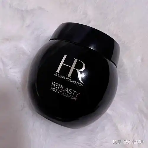 有在用赫莲娜黑绷带的妹纸吗?看到很多贵妇面霜排行榜都有说到它哎,具