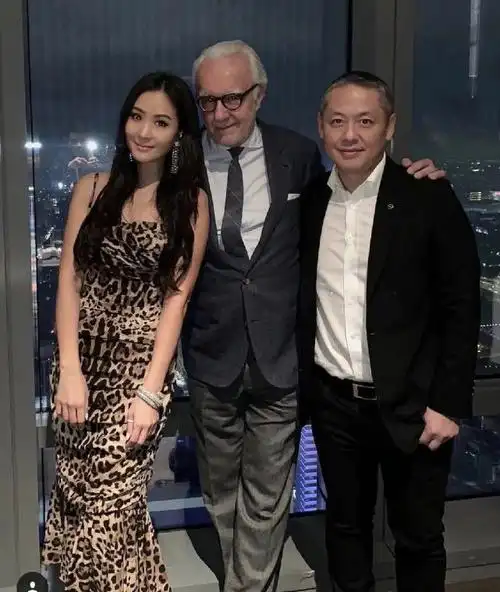 台湾名媛孙芸芸太会保养,把老公熬成"爸爸",自己和女儿像姐妹|廖镇汉