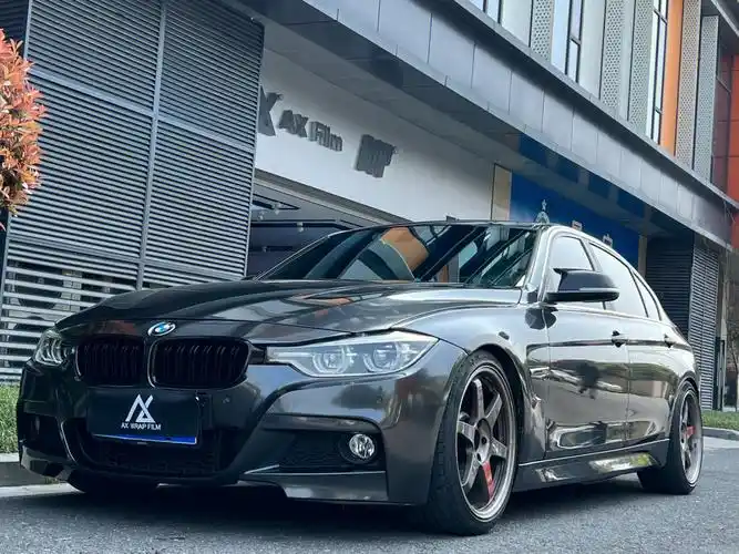 宝马三系煤炭灰77低趴改装一脚油门的快乐