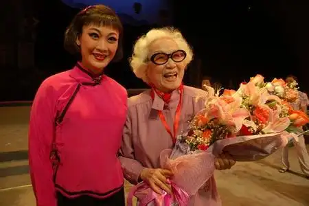 女,汉族,祖籍广东开平,中国当代著名粤剧表演艺术家,红派艺术创始人