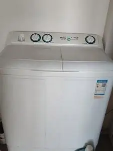 海尔小海螺洗衣机,9公斤级,正常使用无损坏,只洗过外套裤子床